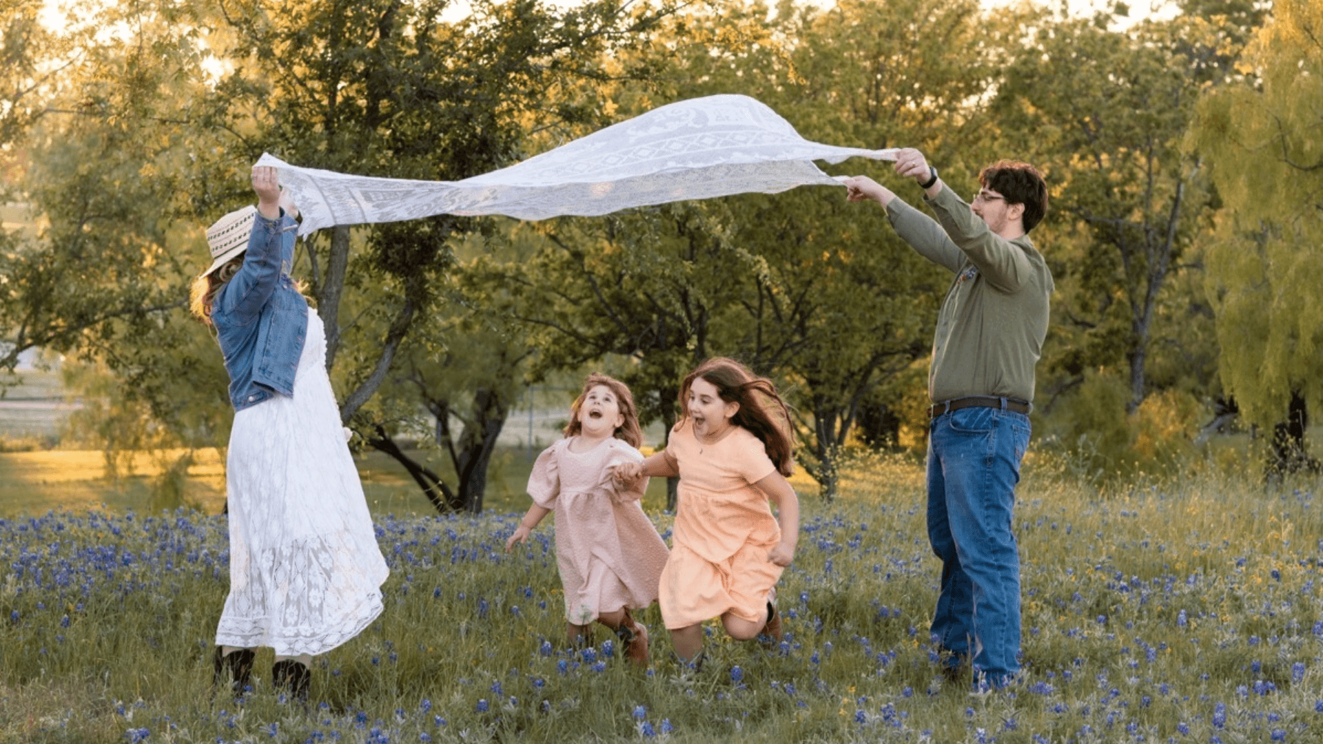 Featured image for “DFW Photographer Shares Her Top 3 Secret Bluebonnet Location for Pics”
